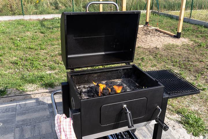 The best charcoal grills should use quality materials, have convenient features, and come with an affordable price.